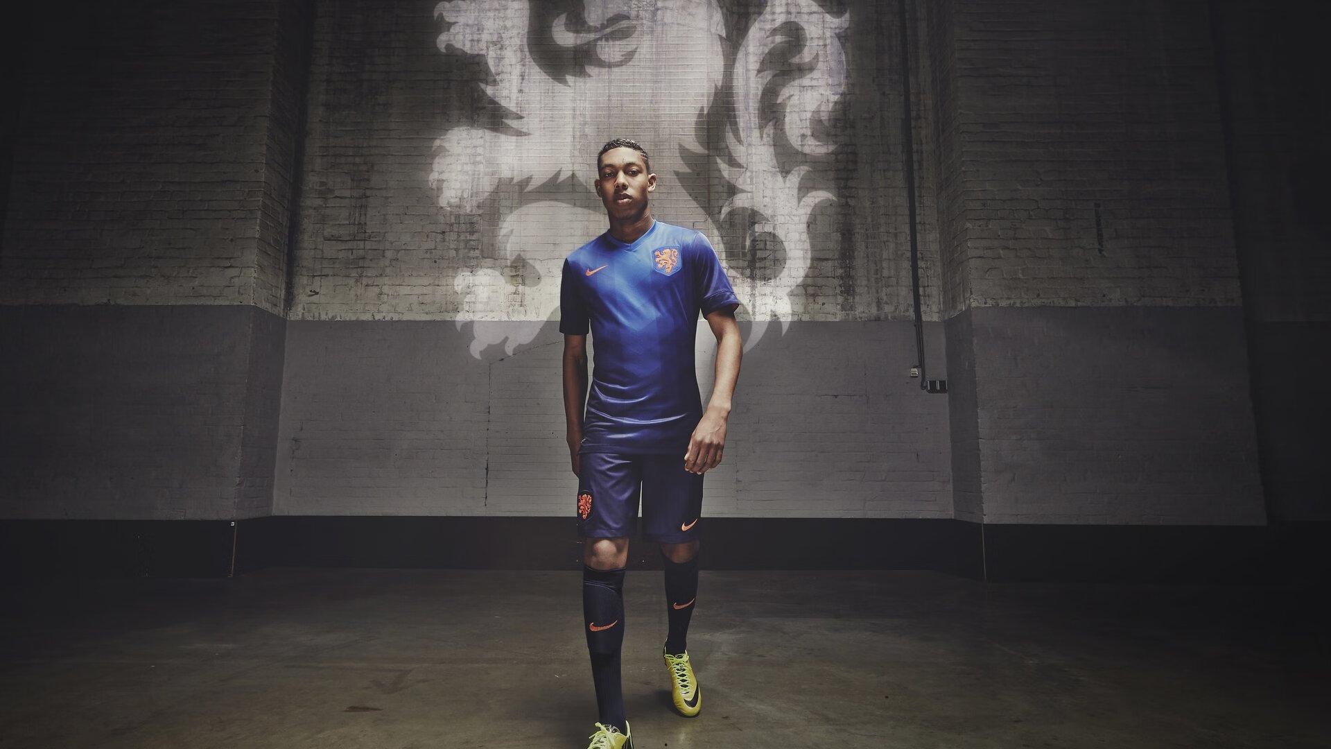 转会市场风云再起，豪门争抢新星，天价合约